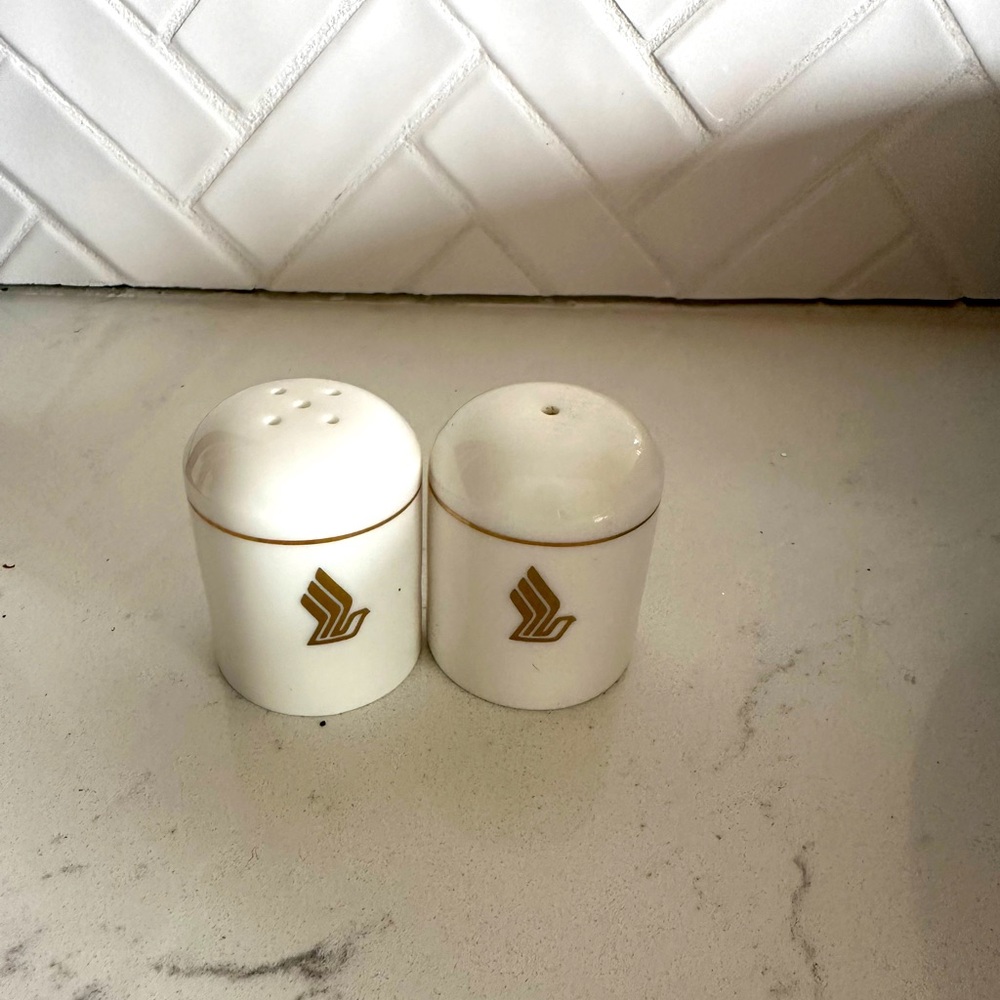 Singapore Airlines salt and pepper shakers